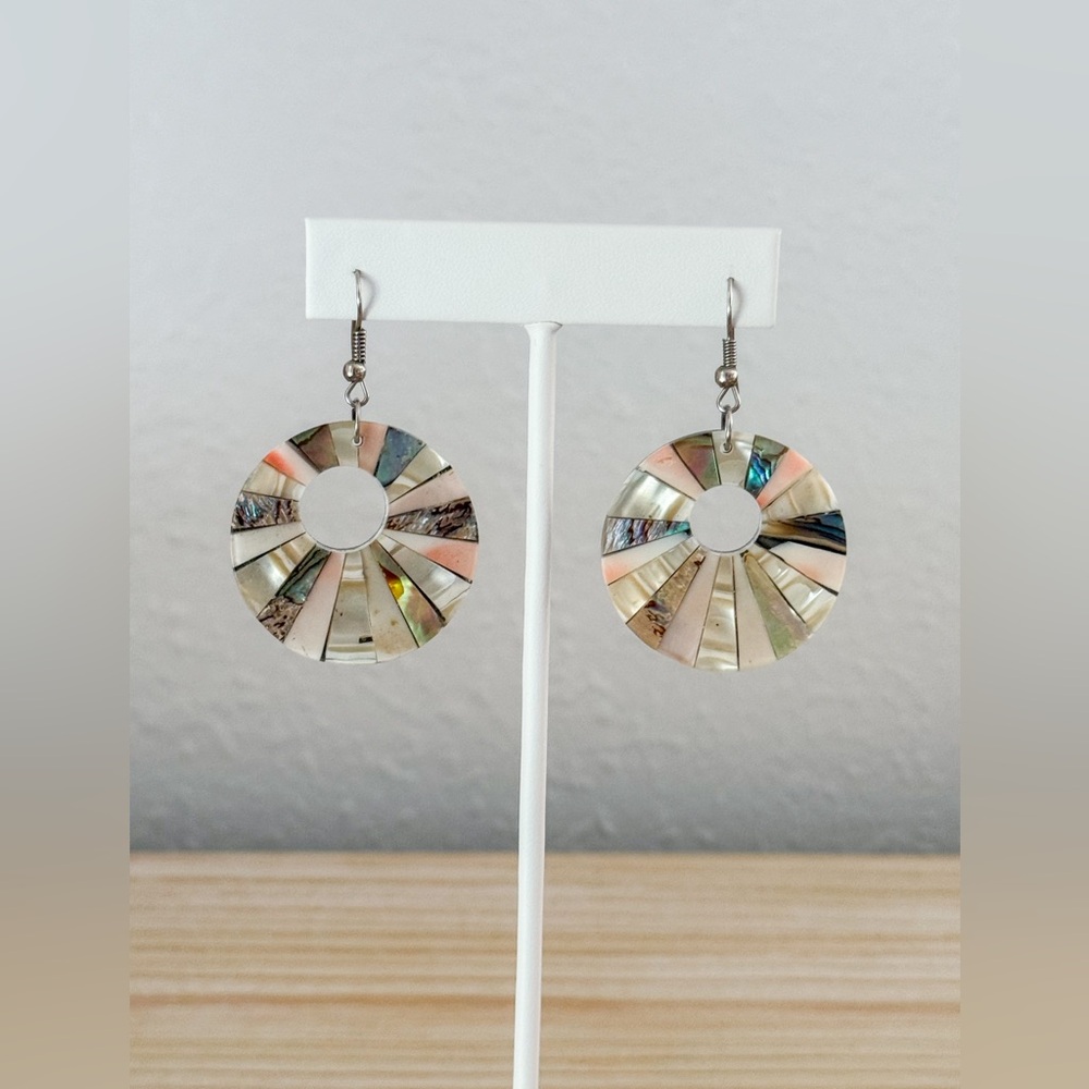 Elegant Seashell Mother of Pearl Abalone Multicolor Necklace and Earring Set - Picture 9 of 13